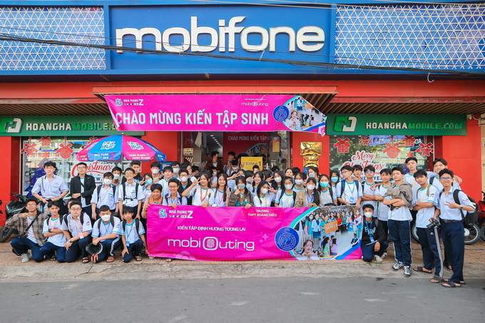 Phối hợp Mobifone Sóc Trăng tổ chức chương trình “Kiến tập định hướng tương lai MOBIOUTING”